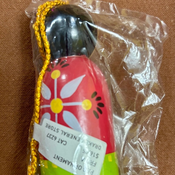 Bundle of TWO Frida Kahlo items: 10" water bottle and wooden peg ornament - Picture 5 of 5